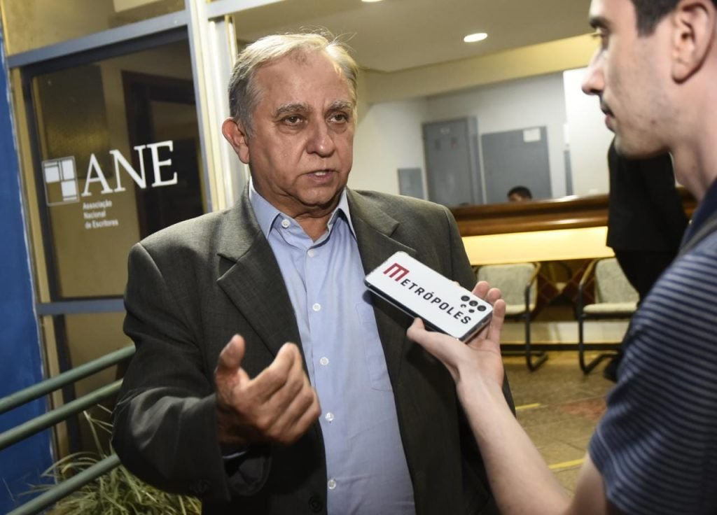 Senador Izalci Lucas, candidato ao governo do Distrito Federal concede entrevista para o Metrópoles