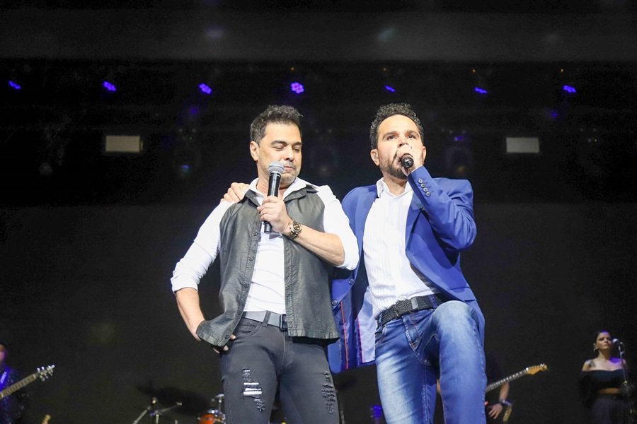 Zezé di Camargo e Luciano divide palco com Chitãozinho e Xororó (Foto: Agnews/Beatriz Damy/Fernanda Rodrigues)