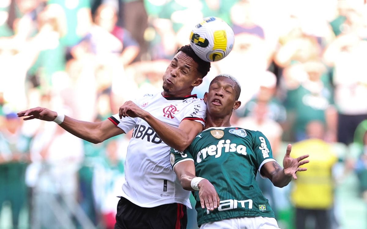 Com time reserva, Flamengo empata com Palmeiras e se mantém na briga pelo título do Brasileirão