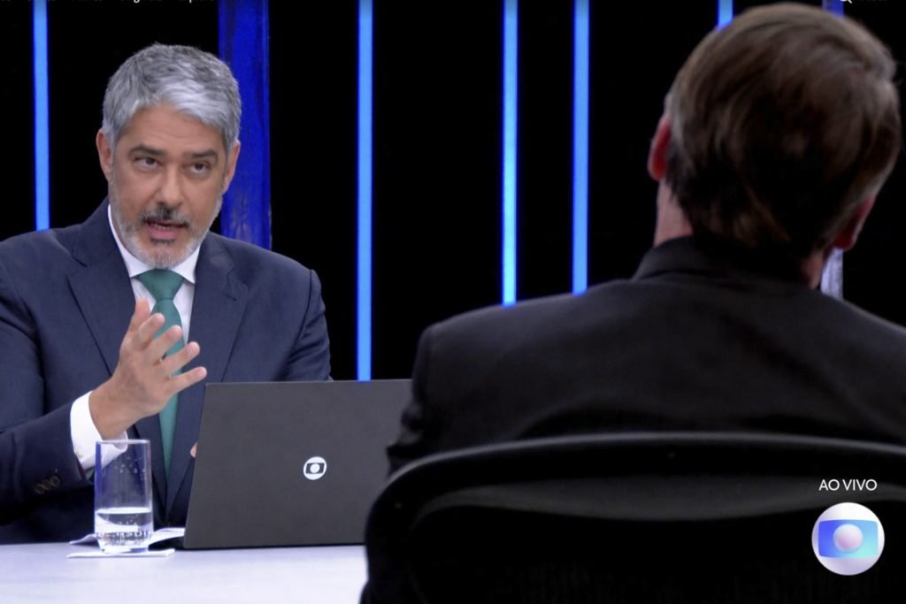 William Bonner durante entrevista candidato eleicoes 2022 jair bolsonaro na rede glodo tv jornal nacional