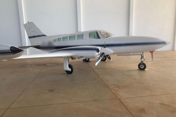 Avião apreendido com suspeitos de integrar "milícia privada" em Goiás