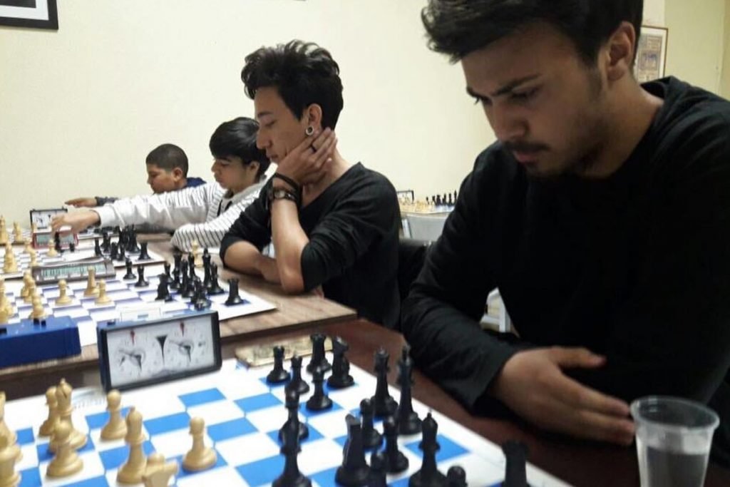 Jonathan : Instrutor com mais de 7 anos de experiência, dá aulas  particulares de Xadrez em Brasília.
