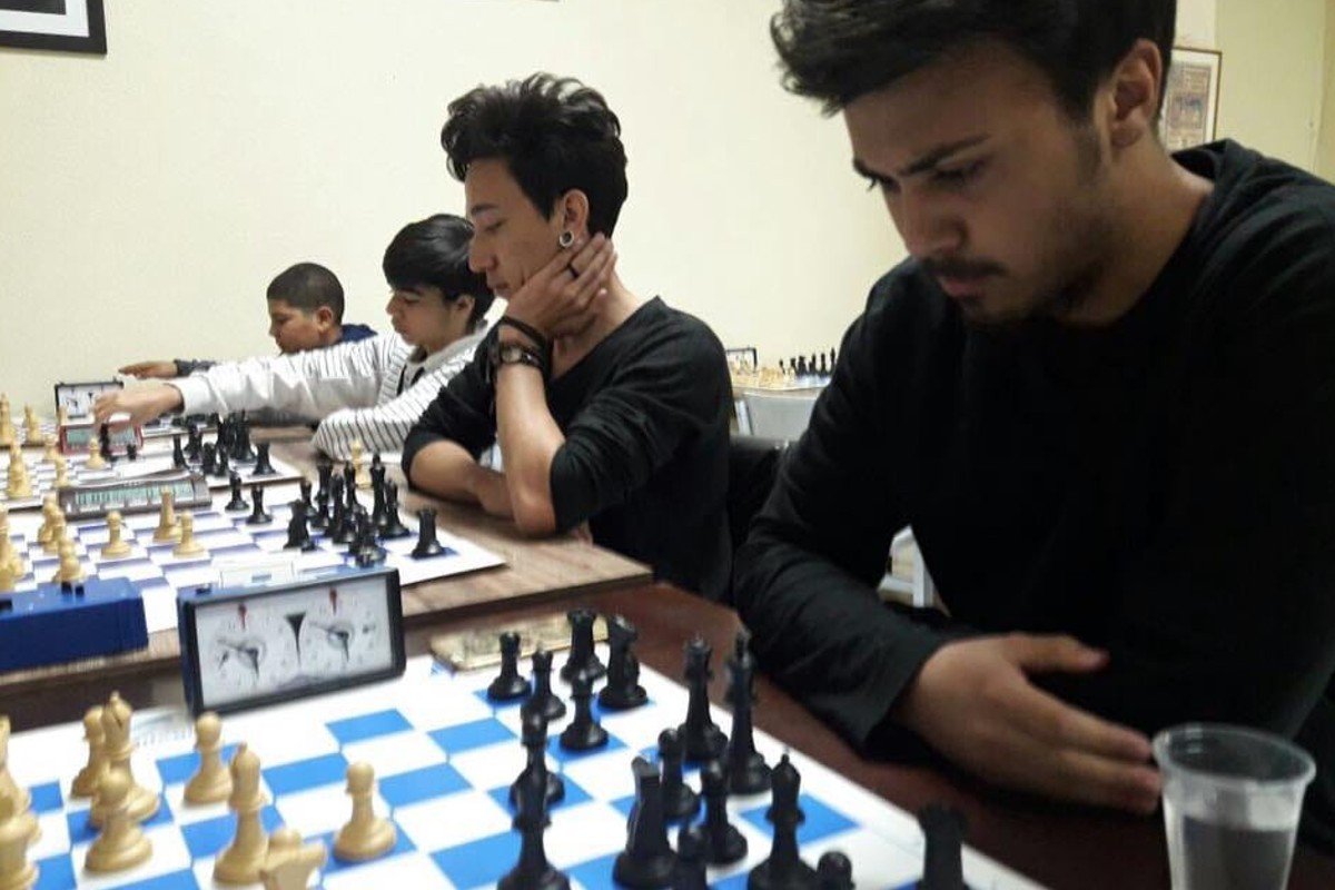 Exemplo de superação, jovem cego da UnB participa de torneio de xadrez