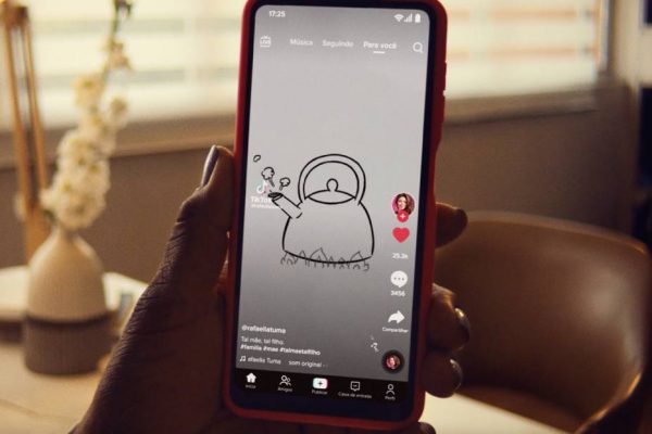 TikTok lança tradução simultânea para nove idiomas, incluindo