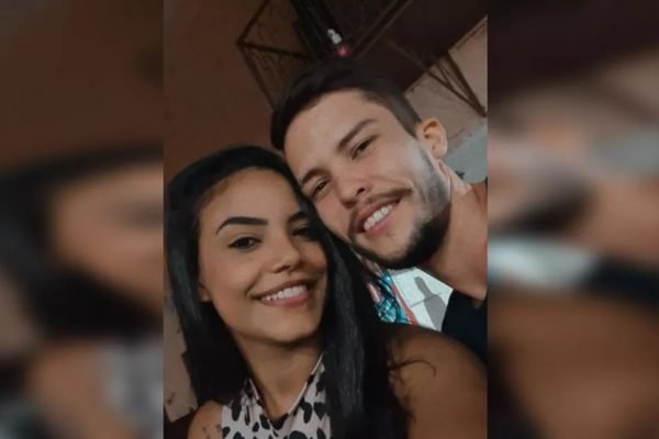 Foto colorida de Monielly Beatriz e Roni