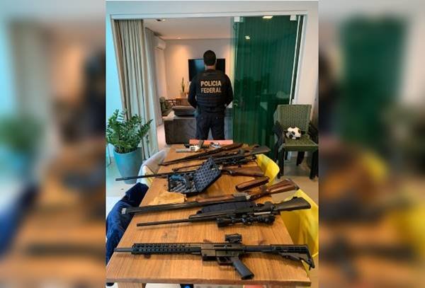 Jovem de 20 anos furta armas de brinquedo nas Lojas Americanas