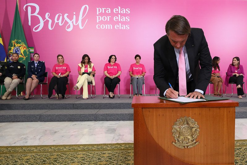 Jair Bolsonaro em cerimônia do Dia da Mulher