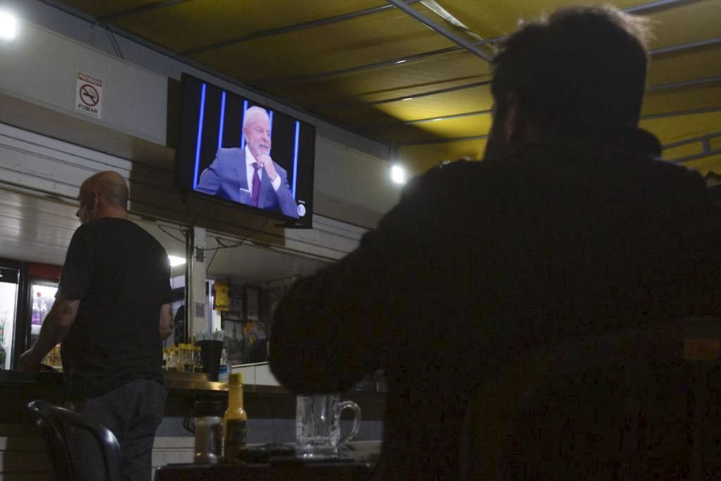 Brasilienses assistem a entrevista com Luís Inácio Lula da Silva, candidato a Presidência da República nas eleições 2022