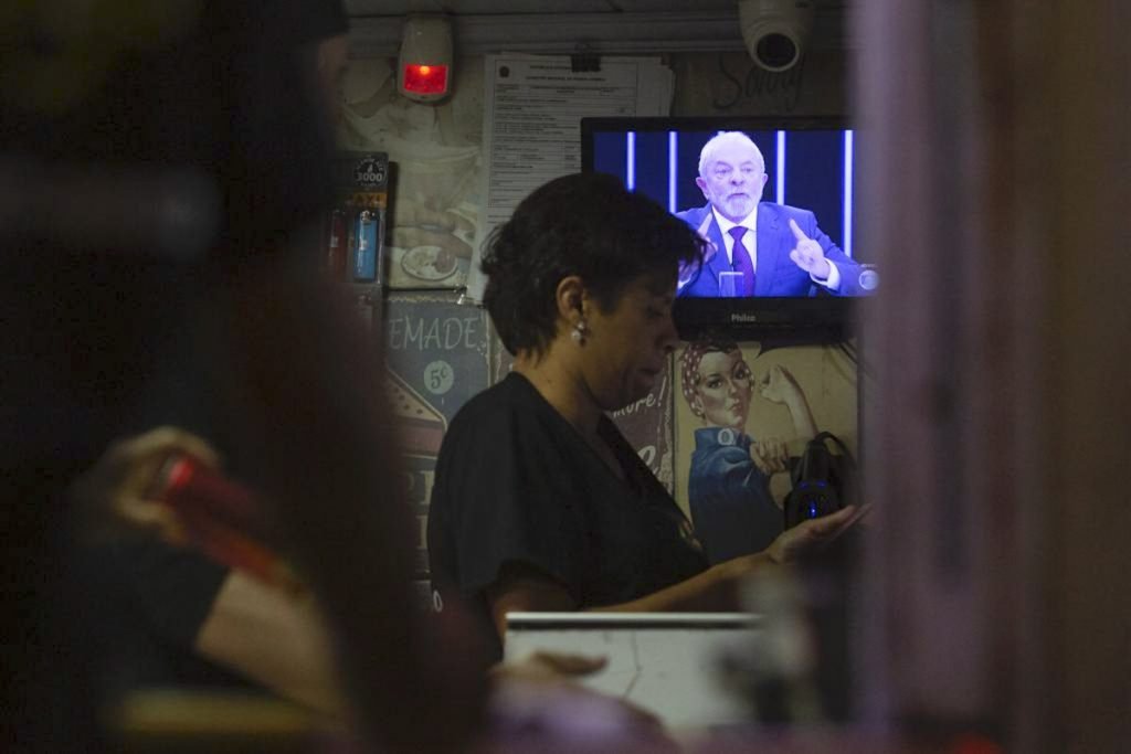 Brasilienses assistem a entrevista com Luís Inácio Lula da Silva, candidato a Presidência da República nas eleições 2022