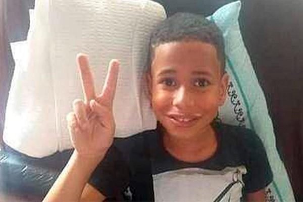 Menina de 8 anos morre ao fazer 'desafio do desodorante