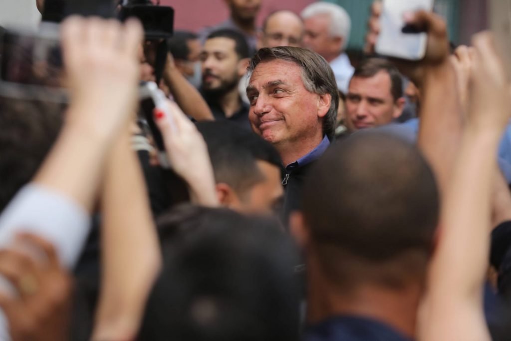 Bolsonaro foi recebido por apoiadores aos gritos de
