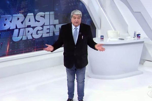 José Luiz Datena se irrita com falha técnica no Brasil Urgente