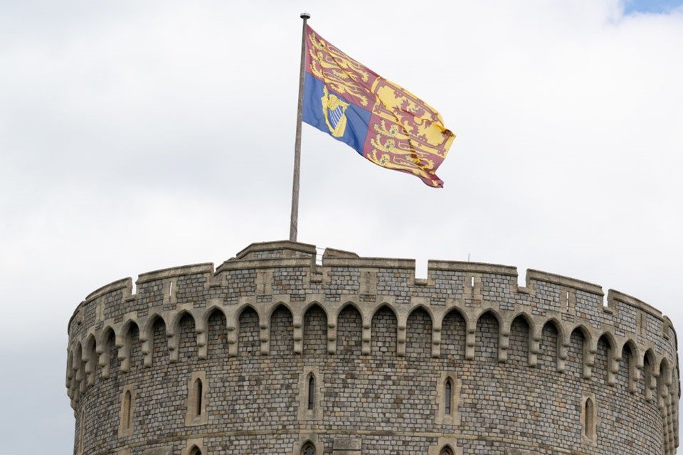 Foto colorida. Bandeira da monarquia britânica