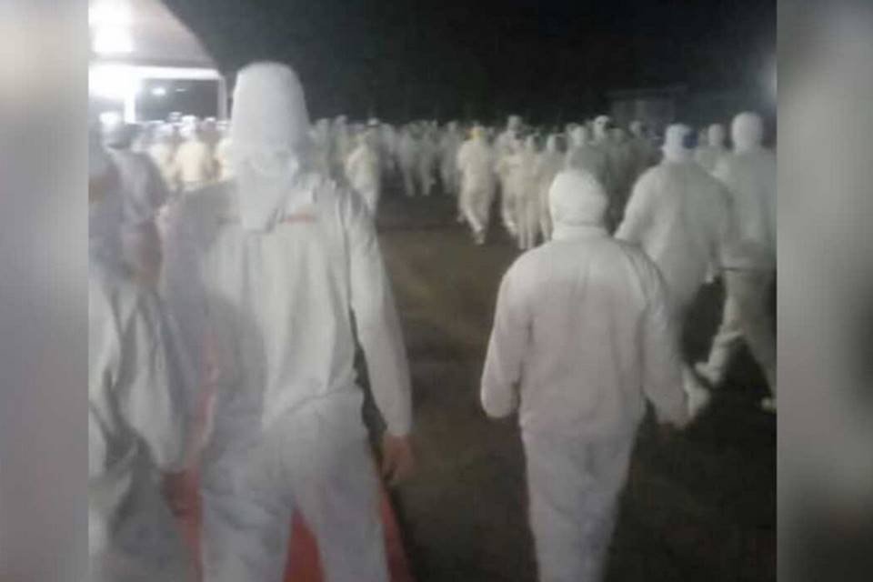 funcionários de frigorífico da JBS, no Mato Grosso do Sul, após notícia de vazamento de amônia