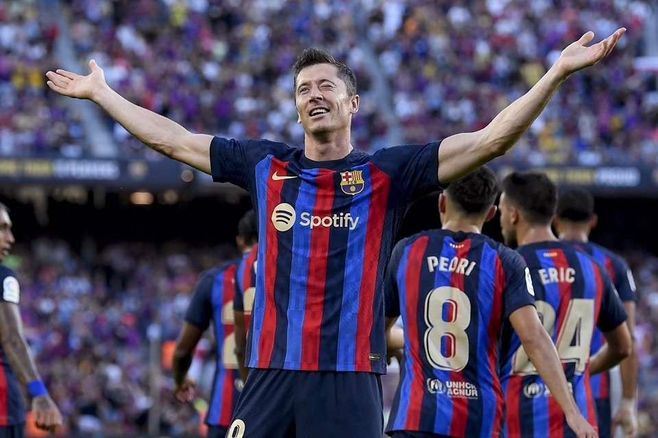 Barcelona vence Porto e volta às oitavas da Champions League