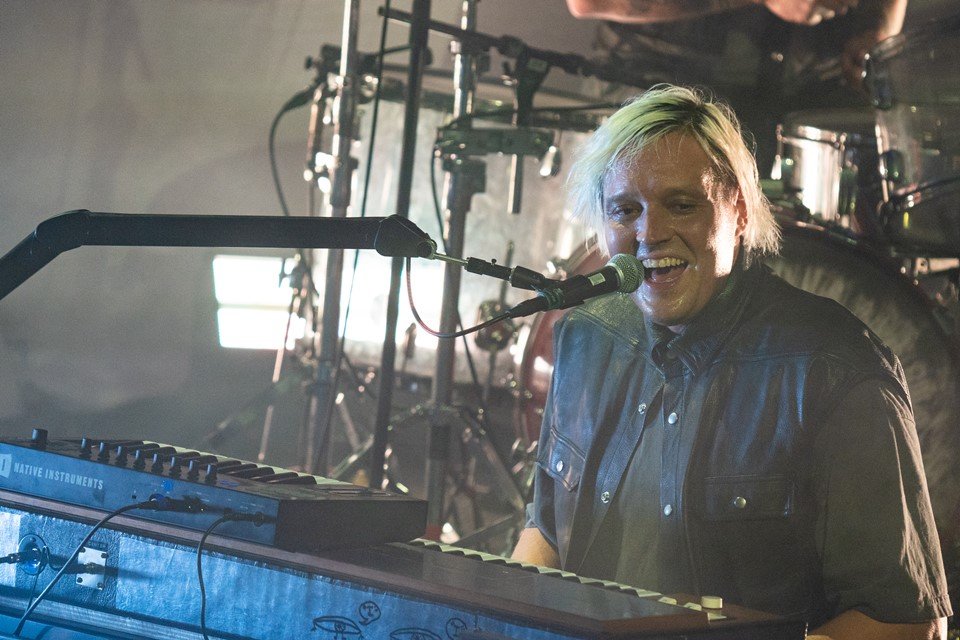 thumb-poster-3x2-17 Foto colorida de Win Butler