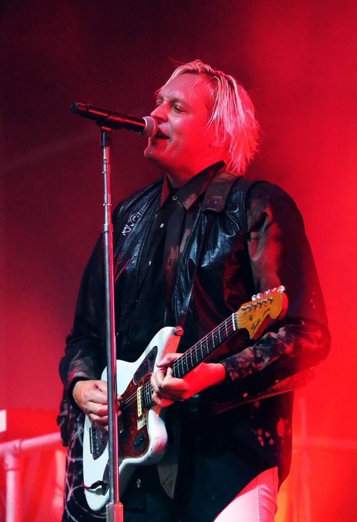 thumb-poster-3x2-17 Foto colorida de Win Butler