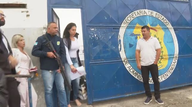 Mãe do menino Henry, Monique Medeiros deixa a cadeia no Rio
