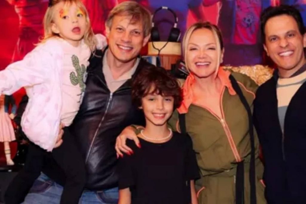 Foto colorida da família de Eliana-Metrópoles