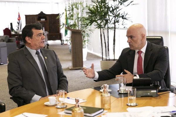 presidente do Tribunal Superior Eleitoral (TSE), Alexandre de Moraes, e o ministro da Defesa, Paulo Sérgio Nogueira, se reuniram no TSE eleicão 2022