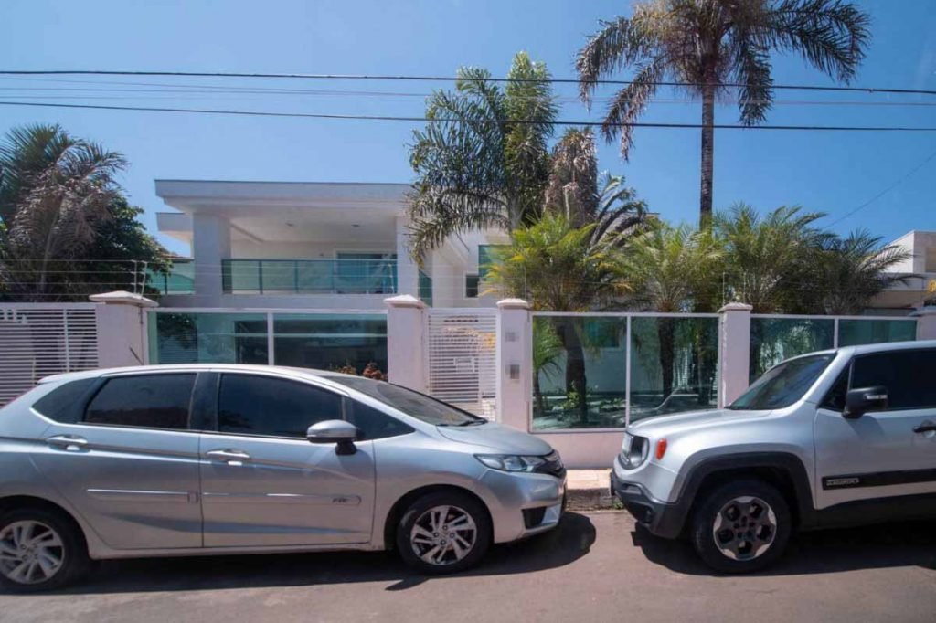 fachada da casa da ex-esposa do Bolsonaro2
