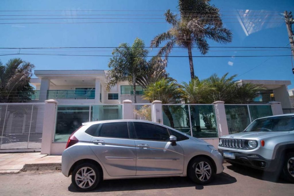 fachada da casa da ex-esposa do Bolsonaro2