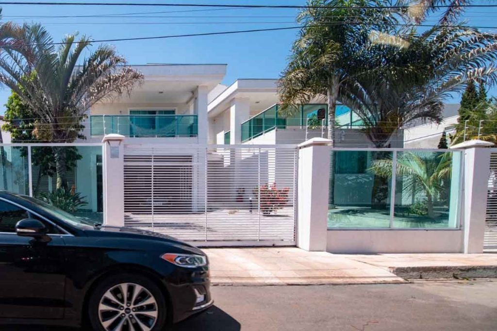 fachada da casa da ex-esposa do Bolsonaro2