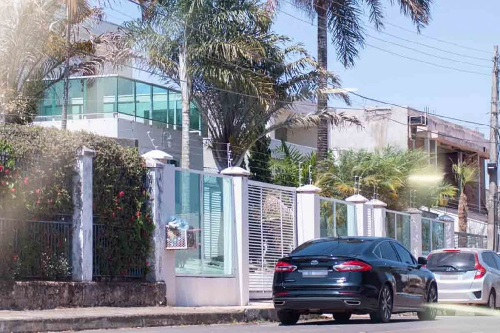 fachada da casa da ex-esposa do Bolsonaro2