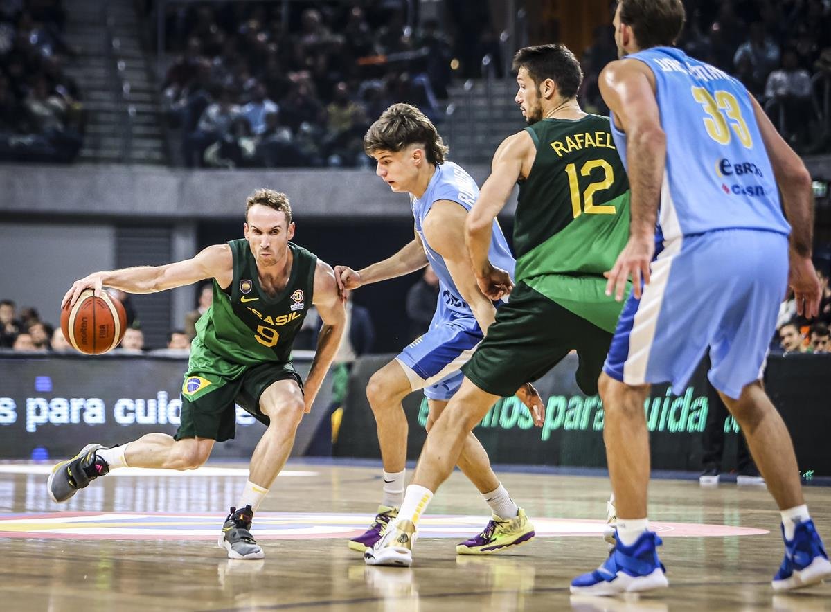 Seleção brasileira de basquete vai jogar no Mangueirinho