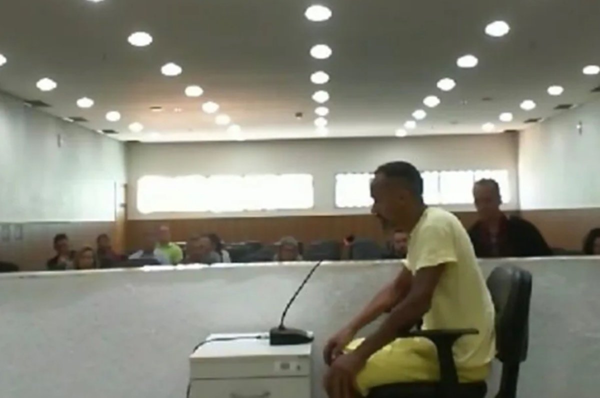 Manoel Filho durante tribunal do júri em Goiânia