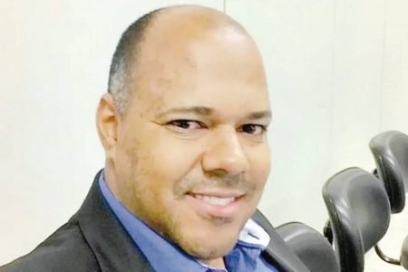 homem baleado em igreja evangélica de goiânia, após discussão política