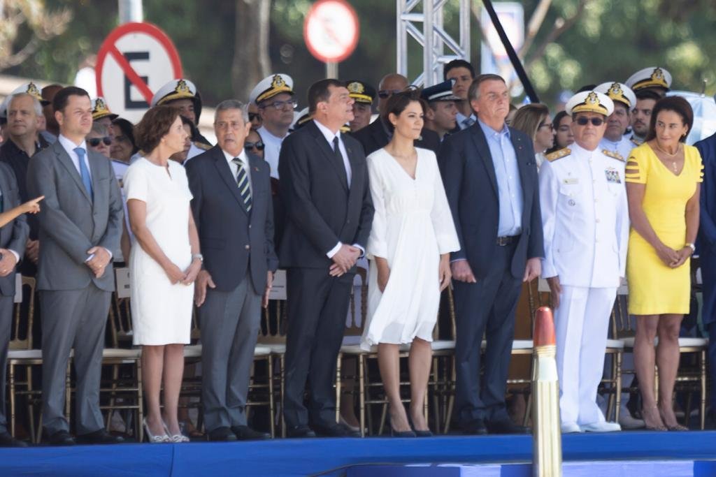 presidente jair bolsonaroe autoridades durante troca bandeira praca do tres poderes brasilia
