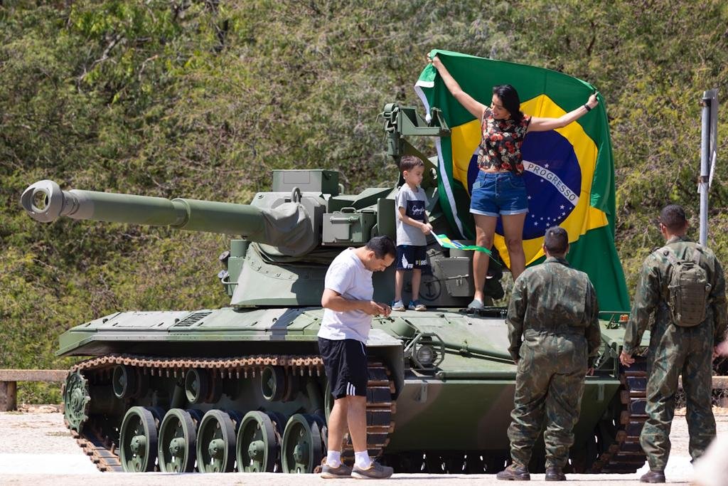 tanques do exército em frente ao palácio do Planalto desfile 7 de setembro independência