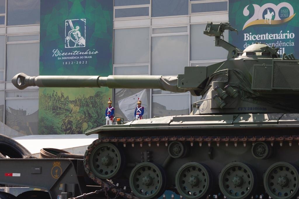 tanques do exército em frente ao palácio do Planalto desfile 7 de setembro independência