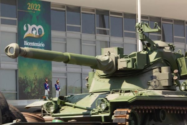 tanques do exército em frente ao palácio do Planalto desfile 7 de setembro independência