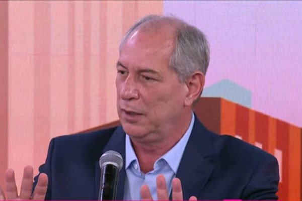 Ciro diz que Bolsonaro abandonou chance de ouro de mudar o Brasil