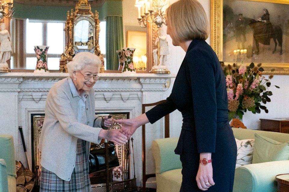 Rainha Elizabeth recebe a nova primeira-ministra do Reino Unido, Liz Truss no castelo de Balmoral, na Escócia