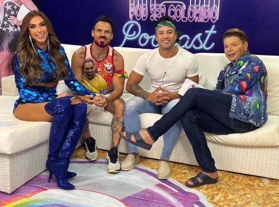 David Brazil e Nicole Bahls apresentam o Cruzeiro Colorido (Divulgação)