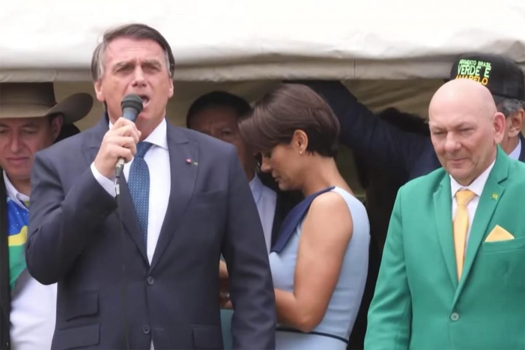 Michelle Bolsonaro parabeniza mães: Nosso amor não falha e resiste