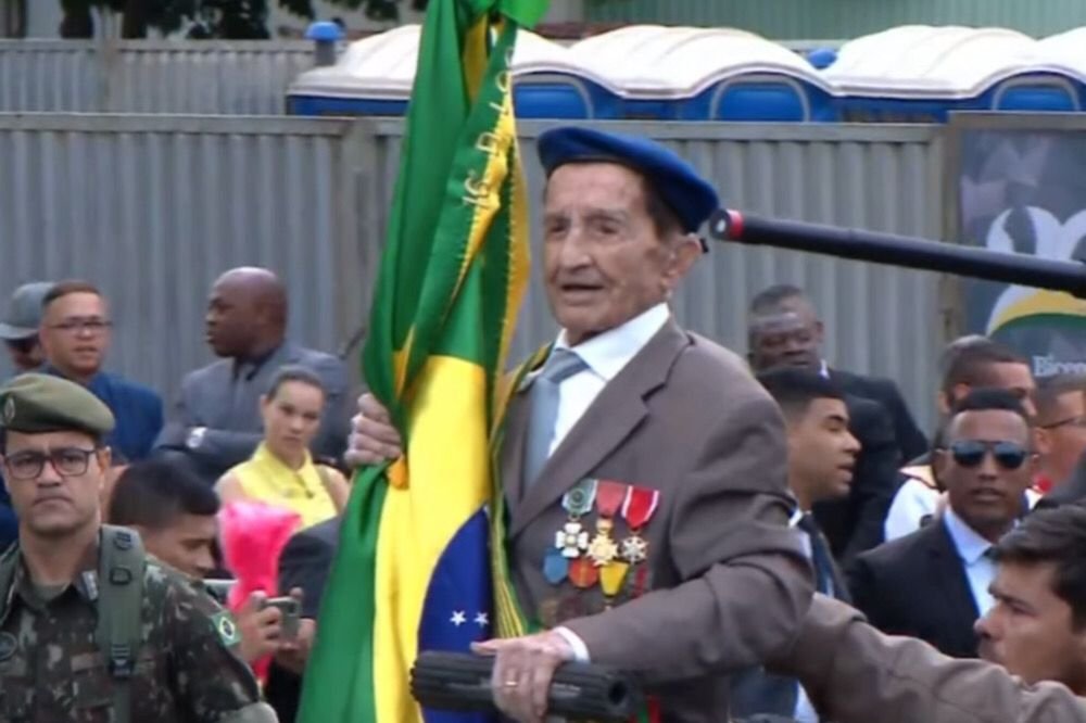 Quem é Nestor da Silva, coronel de 105 anos que desfilou na Esplanada