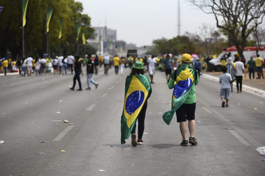 Orgulho ou vergonha: veja o sentimento do brasiliense no 7 de Setembro, segundo pesquisa Metrópoles/Ideia