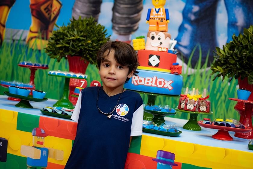 João Estevão Carvalho celebra 7 anos com superfesta em clima de Roblox