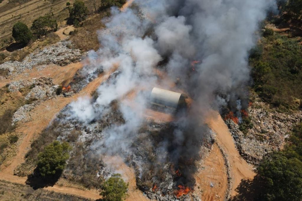 População está preocupada com incêndio em lixão de Alto Paraíso de Goiás