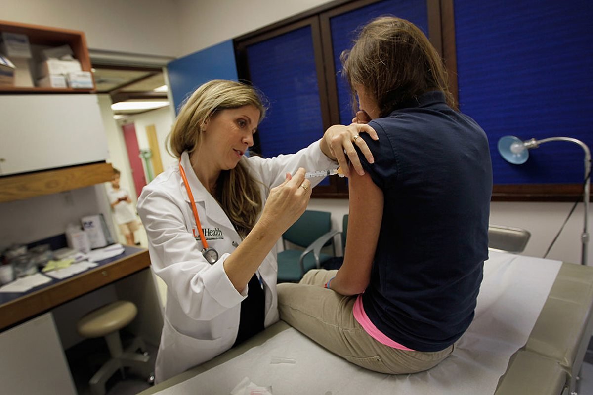 Aplicação da vacina contra HPV na Universidade de Miami