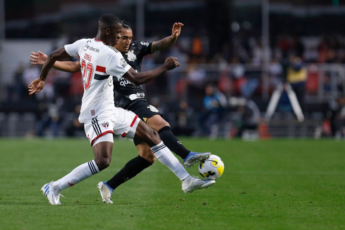 Corinthians sai na frente, mas leva empate do Atlético-MG e cai