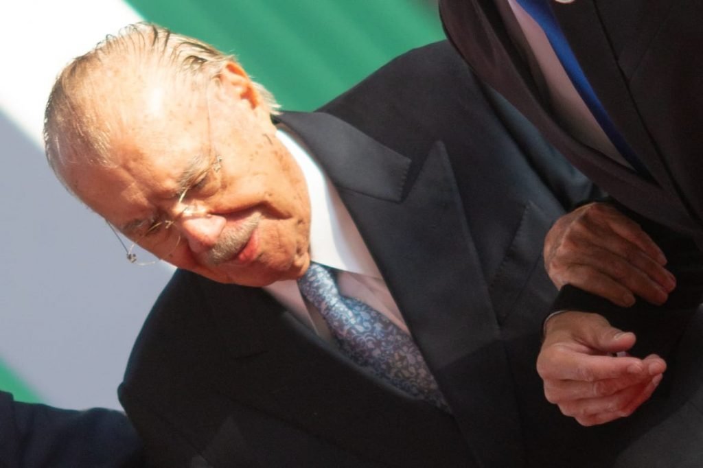 Imagem colorida do Ex-presidente José Sarney chega na cerimônia de posse da ministra Rosa Weber a Presidência do Supremo Tribunal Federal e do Conselho Nacional de Justiça - Metrópoles