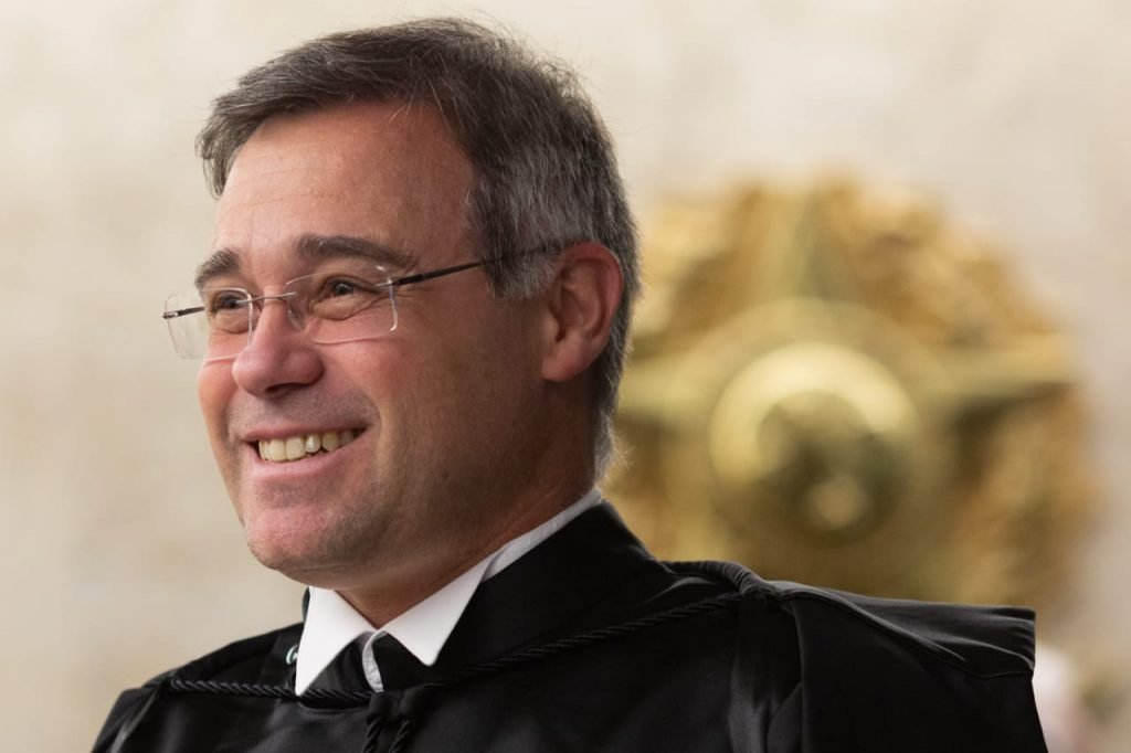 André Mendonça durante cerimônia de posse da ministra Rosa Weber para a Presidência do STF e Luís Roberto Barroso, assume a vice-presidência do supremo 12