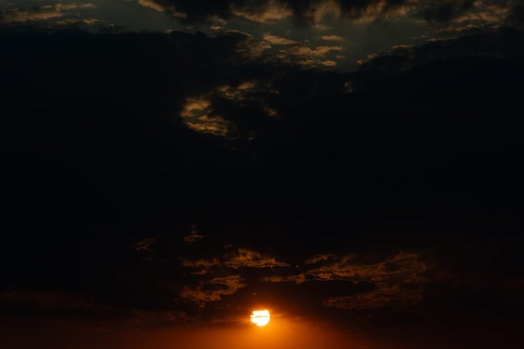 thumb-poster-3x2-643 por do sol calor seca 35 graus periodo de seca e baixa humidade
