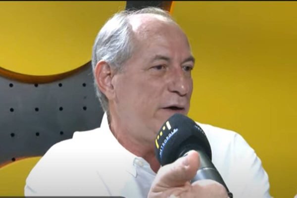 Ciro Gomes diz que movimento estudantil se esvaziou e culpa PT