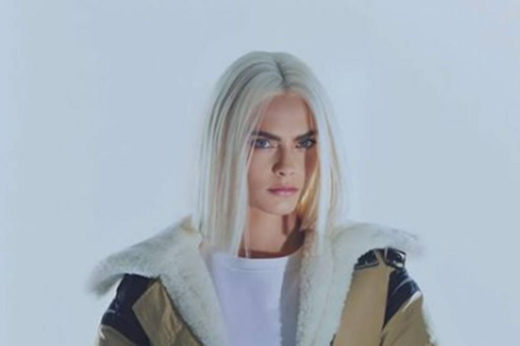 Foto colorida da modelo Cara Delevigne -Metrópoles